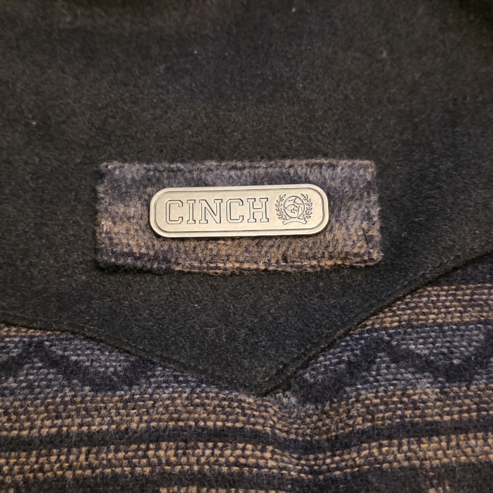 Cinch Black and Gray Geometric Vest - Picture 2 of 3